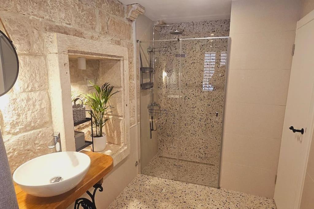 Apartment Magical Oasis For Two In Old Town Korcula Town